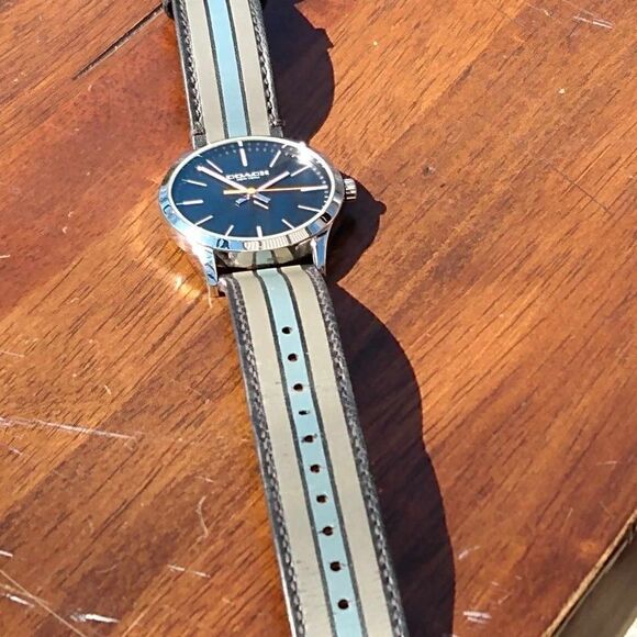 Mens or Womens Coach Watch with Leather Striped Band Running - Picture 8 of 10